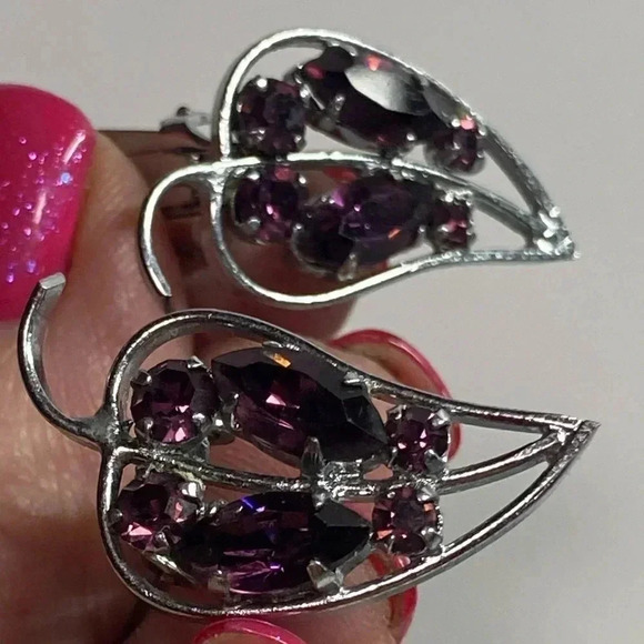 VINTAGE SILVER AND "AMETHYST" LOOKING STONES IN LEAF CLIP ON EARRINGS - Picture 5 of 7